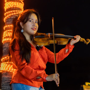 World Music on an Electric Violin - Violinist in Miami Beach, Florida